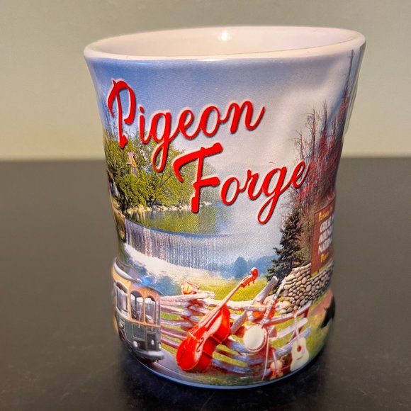 Vintage Pigeon Forge Tennessee Great Smoky Mts. National Park 3D Souvenir Mug - Picture 3 of 8